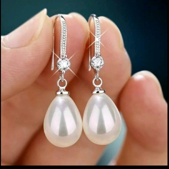 SILVER COLOR WATER IMITATION PEARL'S DROP EARRINGS - Picture 2 of 5